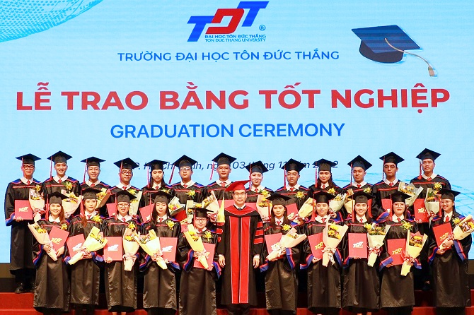 Ngày 03/11/2022, Trường Đại học Tôn Đức Thắng long trọng tổ chức Lễ trao bằng tốt nghiệp bậc cao học và đại học đợt 2 năm 2022.