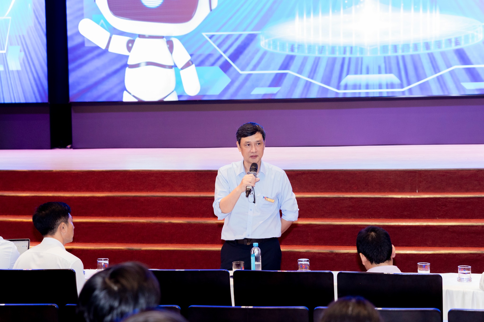 Thầy Lê Anh Cường phát biểu