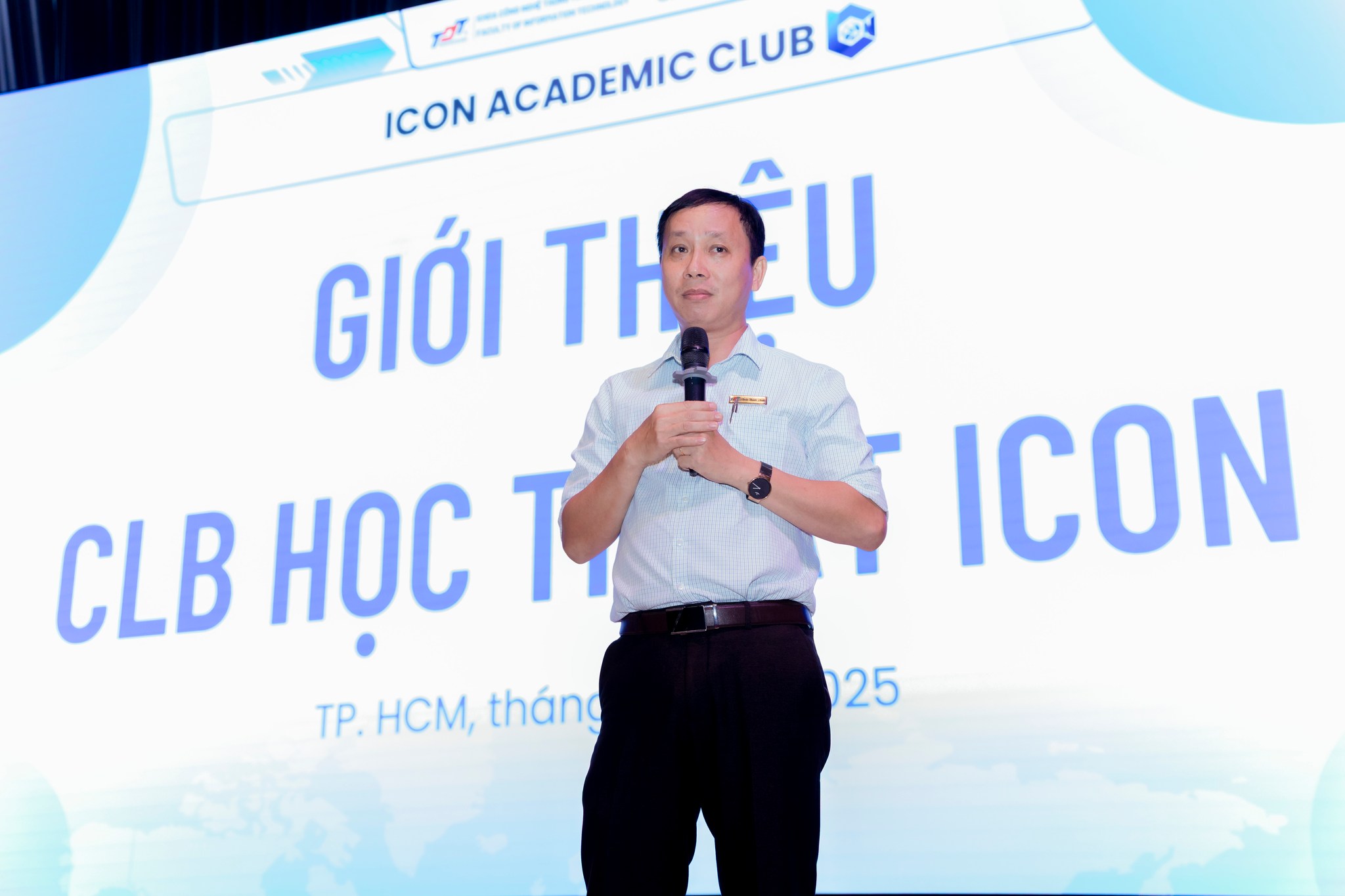 Thầy Trần Thanh Phước phát biểu