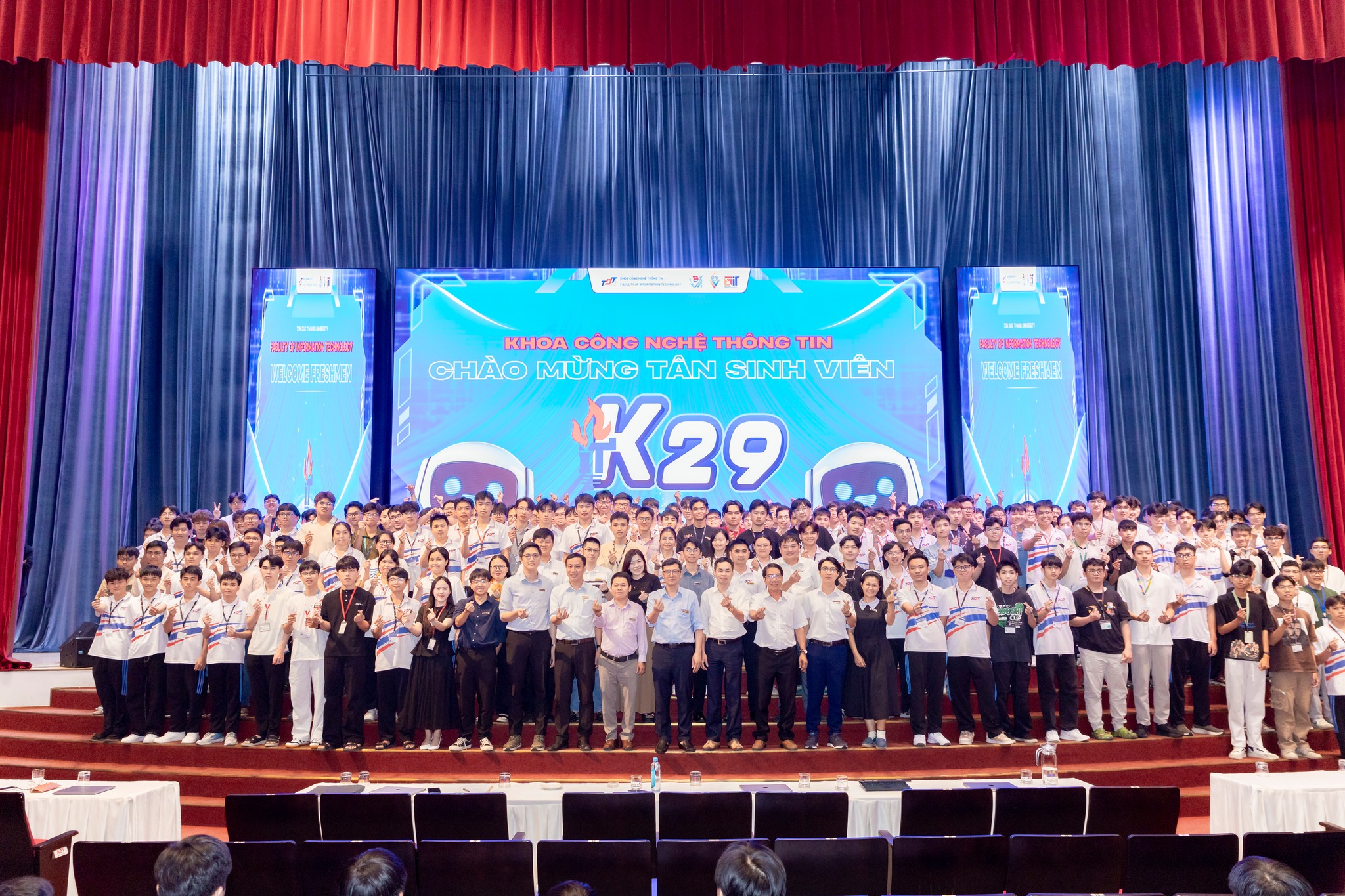 Chụp hình lưu niệm