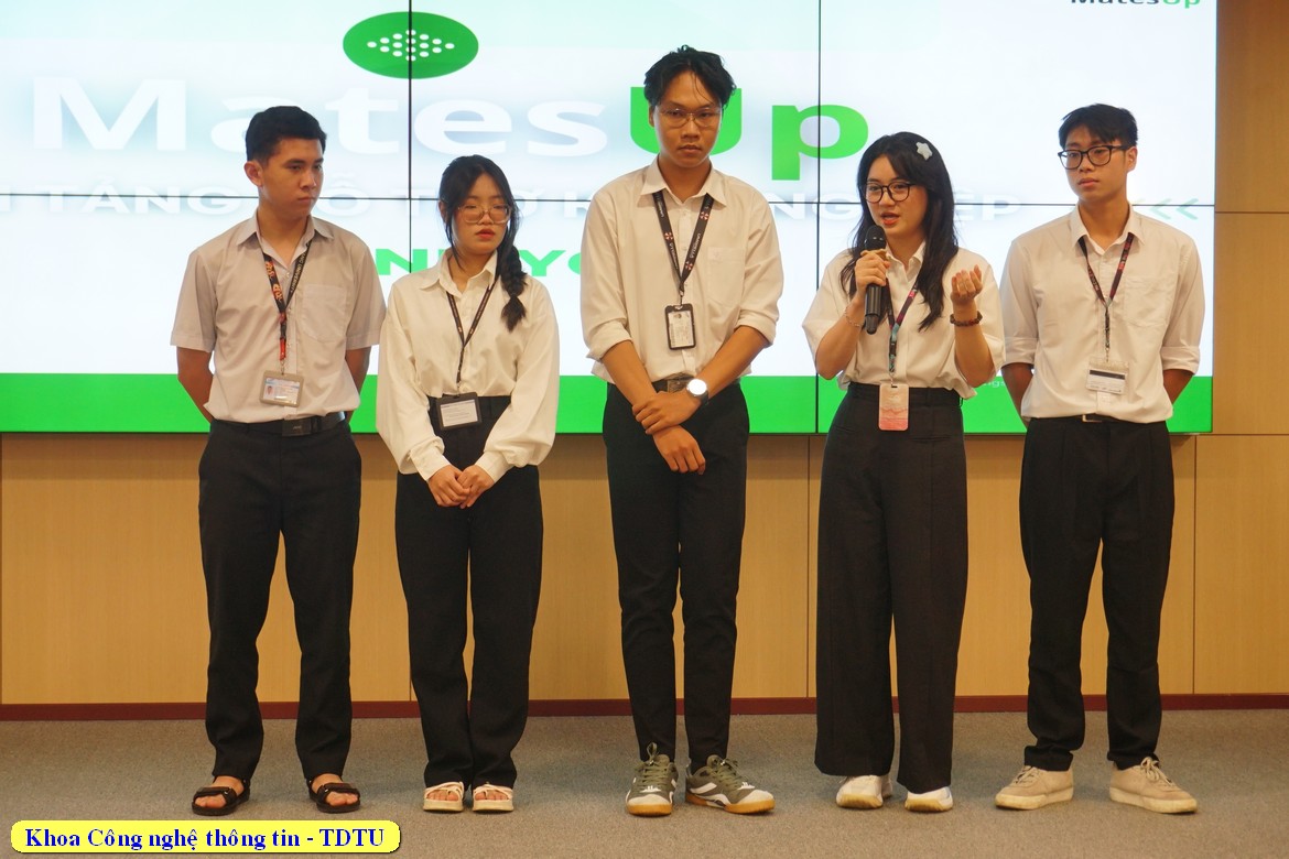 Các đội trình bày sản phẩm