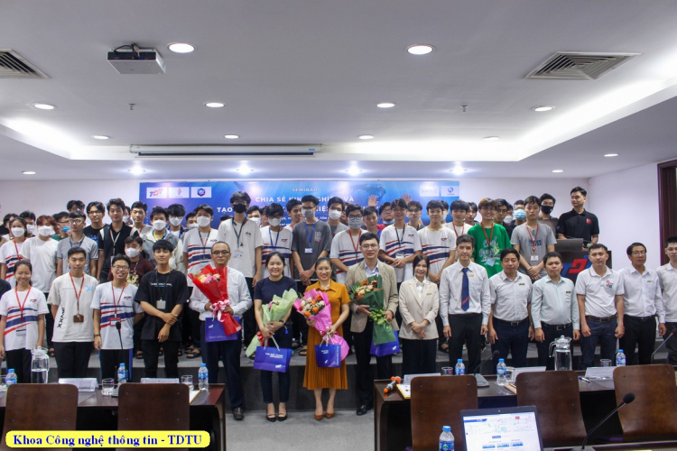 Khoa Công nghệ thông tin - ĐH Tôn Đức Thắng kết hợp với VINASA, JobTest tổ chức Hội thảo Khởi nghiệp cho sinh viên.